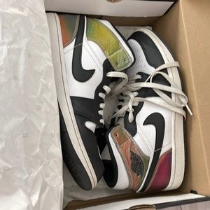 Air Jordan 1 Mid Heat Reactive Size 10 AJ1